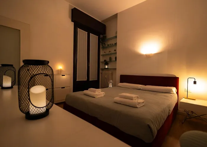 Lantern Flat - Ticinese Navigli